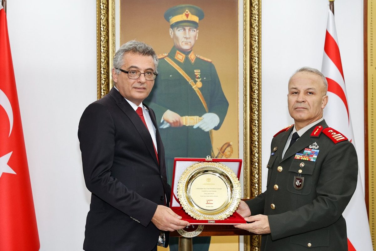 Cumhurbaşkanı Erhürman, Tümgeneral Bilir'i ziyaret etti — 4. fotoğraf