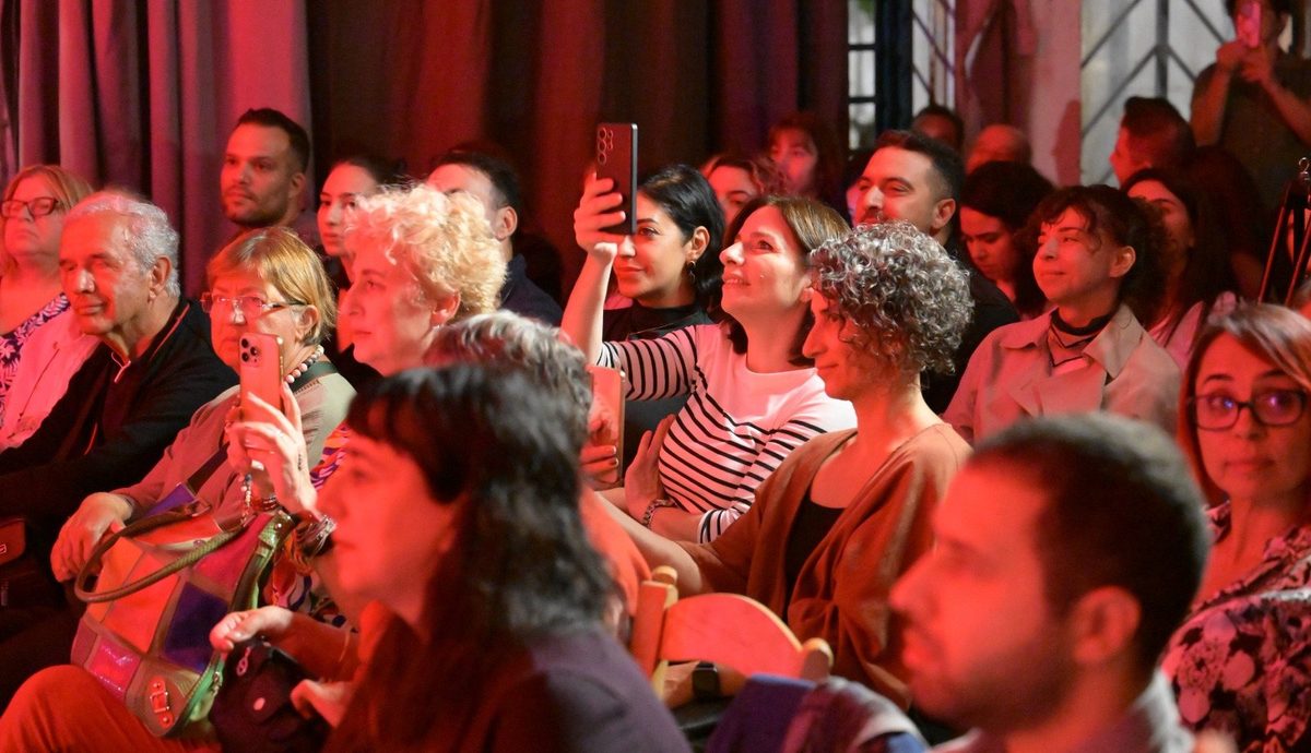 Lefkoşa Belediye Orkestrası, 35. yılında Gigi ile sahne aldı — 1. fotoğraf
