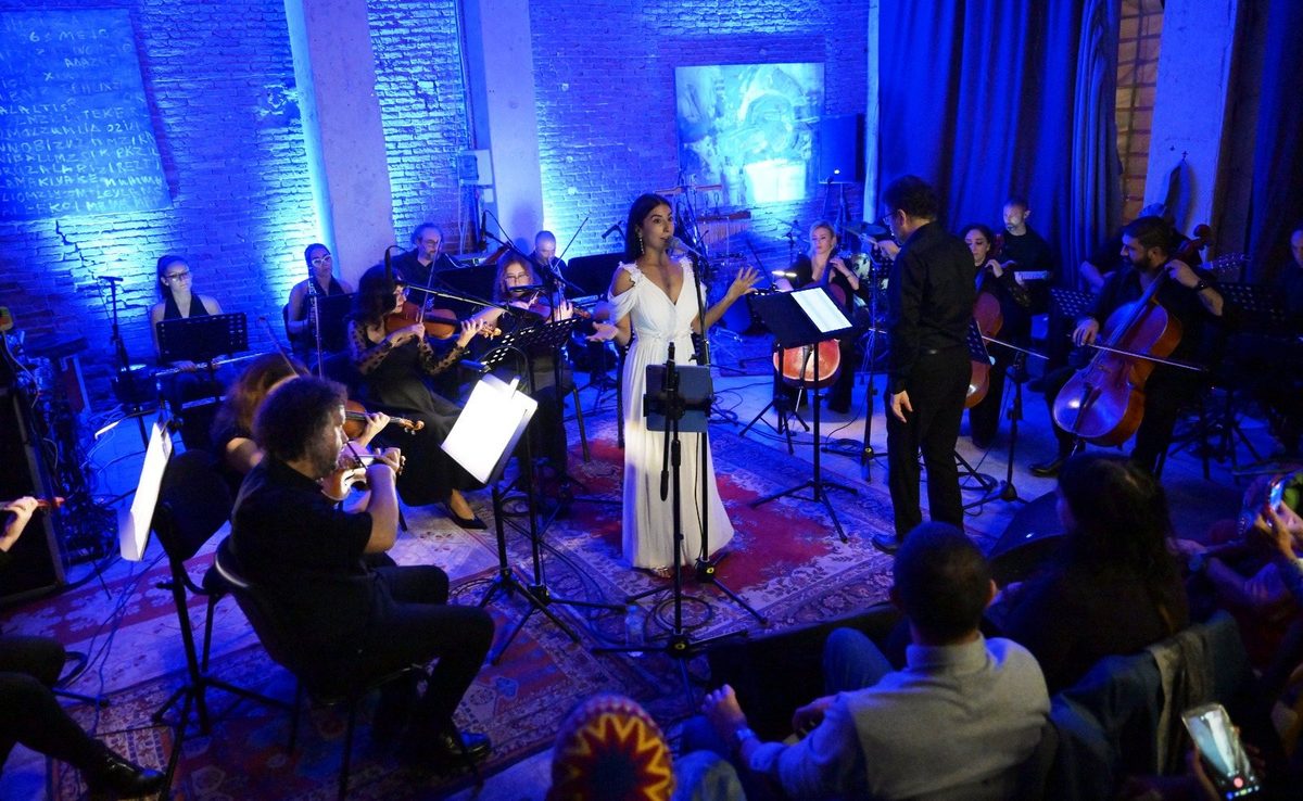 Lefkoşa Belediye Orkestrası, 35. yılında Gigi ile sahne aldı — 2. fotoğraf