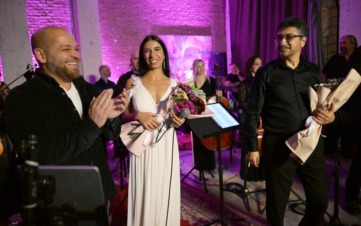 Lefkoşa Belediye Orkestrası, 35. yılında Gigi ile sahne aldı — 4. fotoğraf