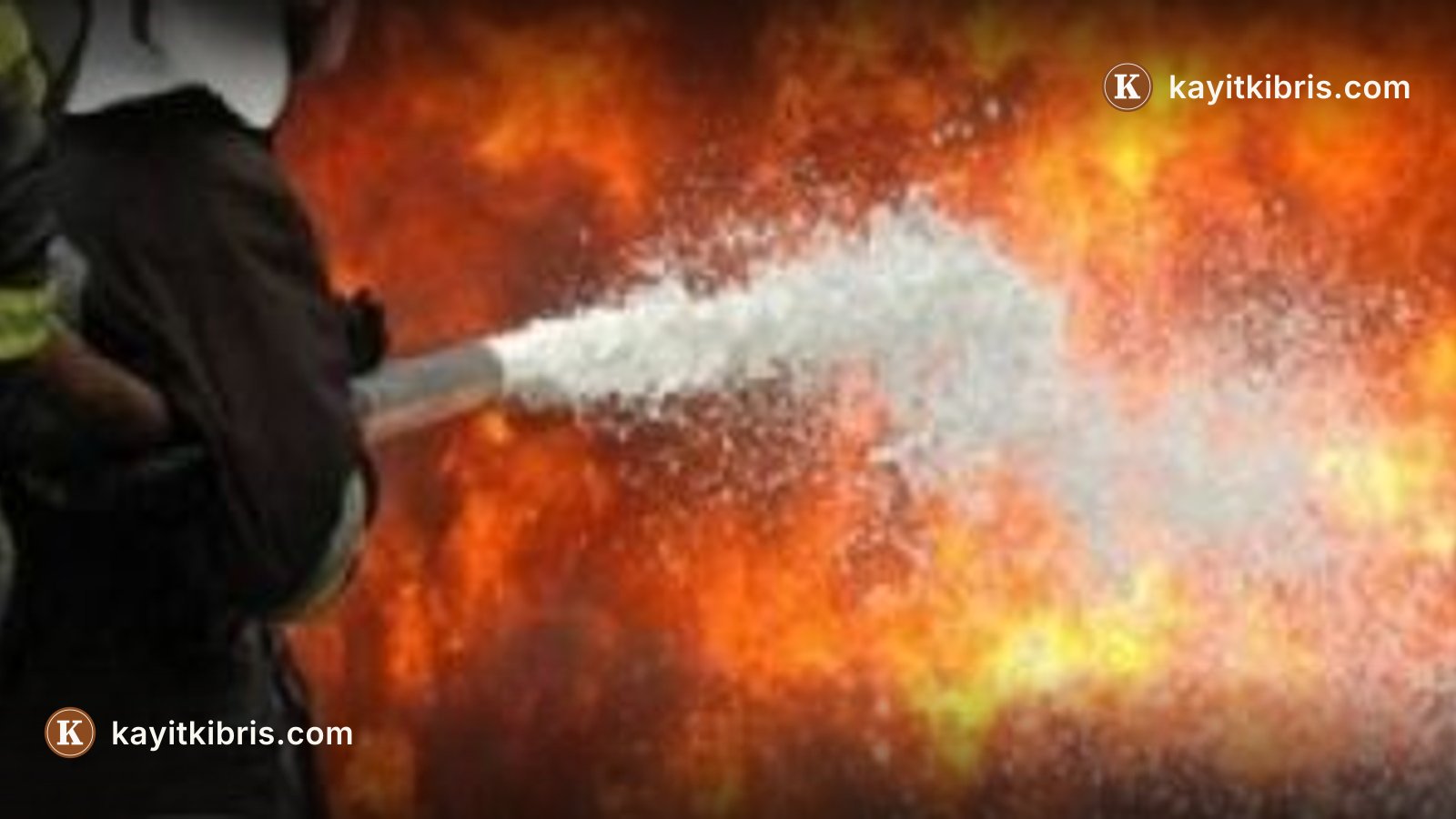 Girne'de aynı gün iki ayrı yangın: Restoran mutfağı ve seyir halindeki araç hasar gördü