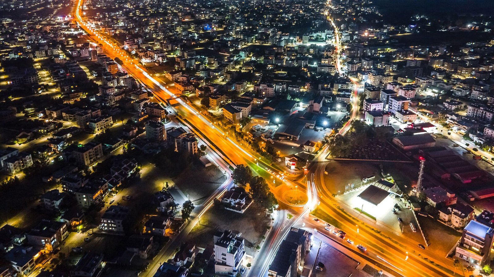 Gönyeli'de iki çocuğunu okula kaydettiremeyen veli tepki gösterdi