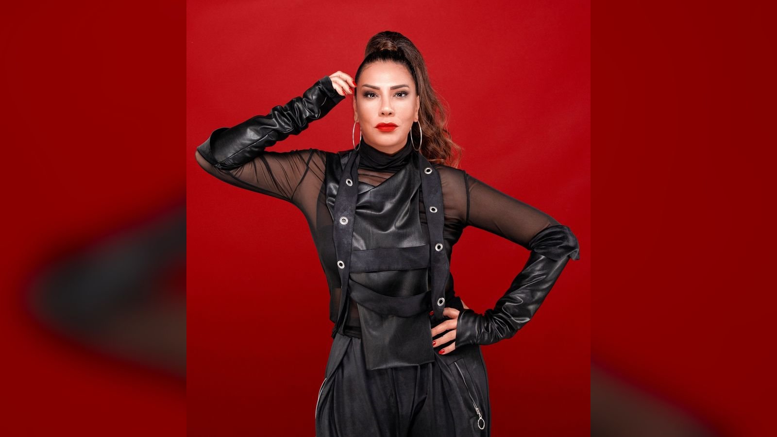 Işın Karaca, Gördes'teki konserine ailesiyle katıldı