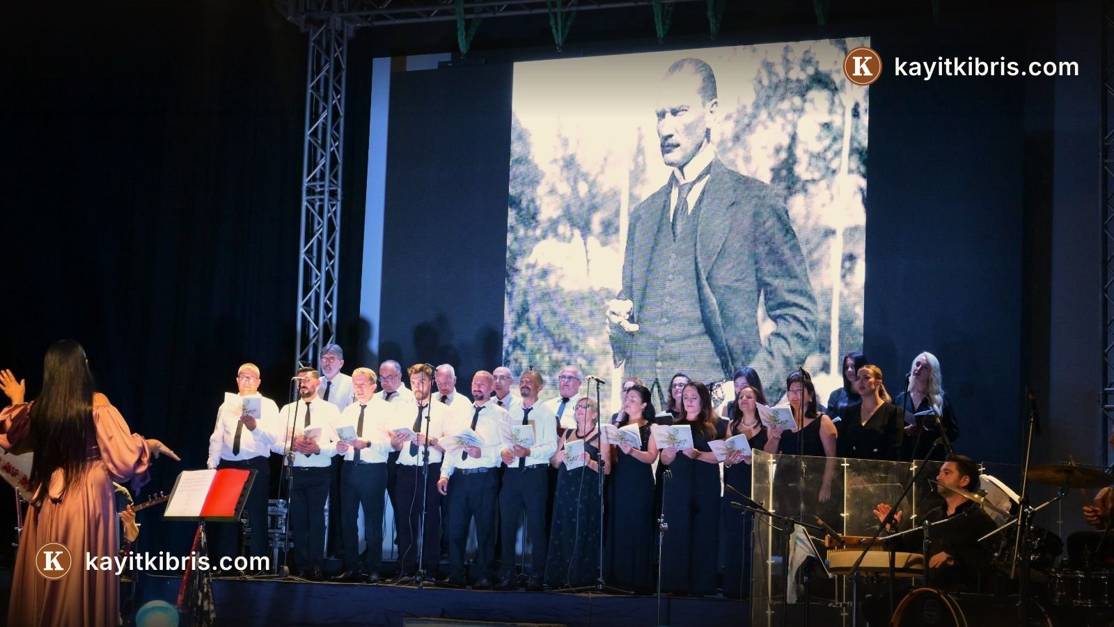 LBO Halk Müziği Korosu, YDÜ AKM'de konser verdi