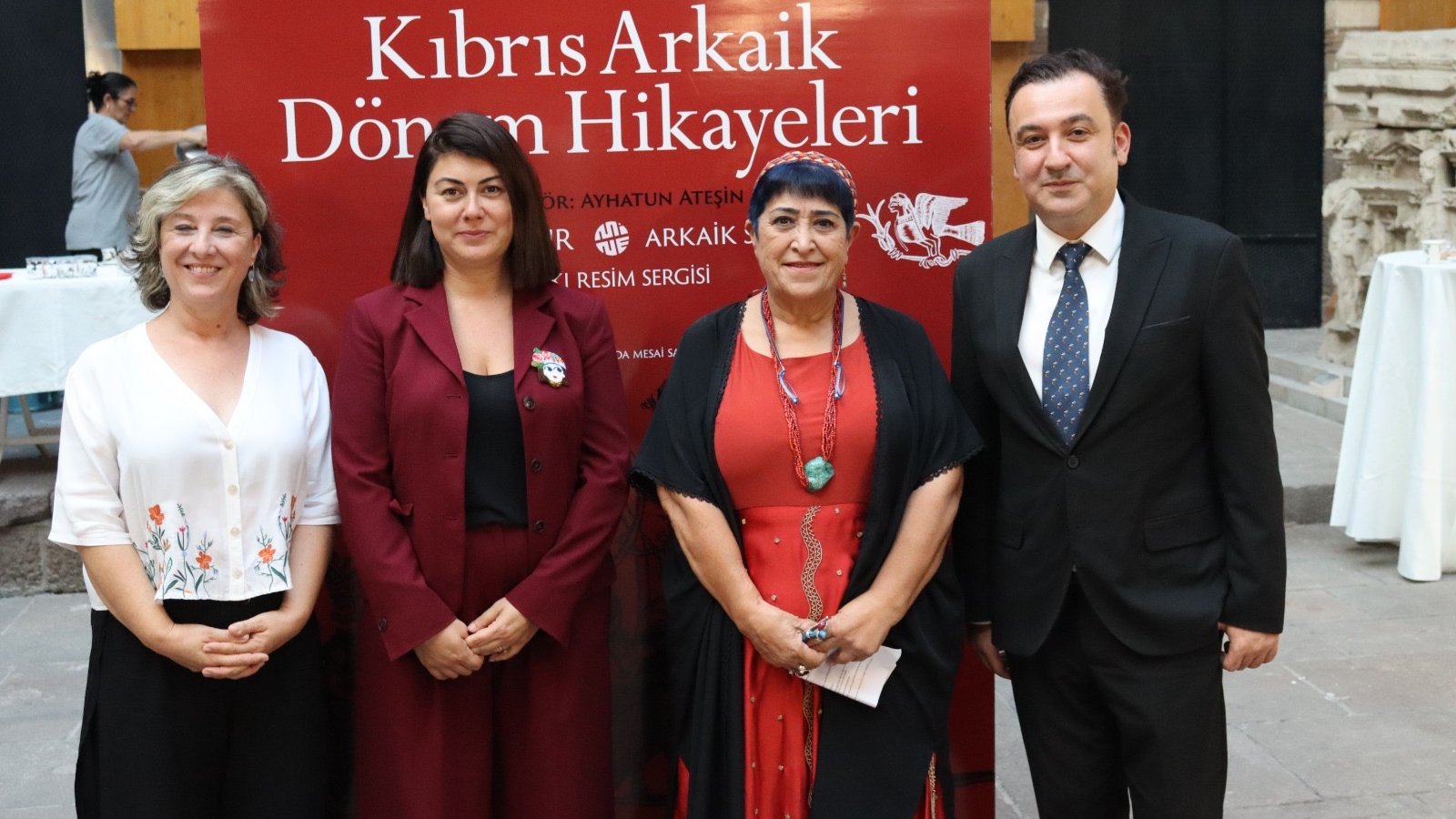 Mine Okur'un 'Arkaik Sezgi' sergisi Ankara'da açıldı