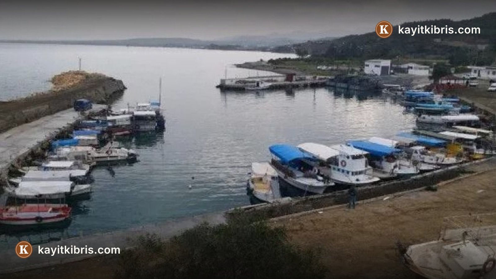 Yedidalga Balıkçı Barınağı'nda tekne battı, ekipler suyu boşaltıp çıkardı