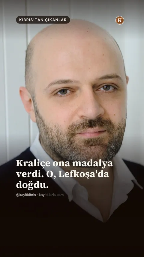 Hüseyin Çağlayan — Kraliçe ona madalya verdi. O, Lefkoşa'da doğdu.