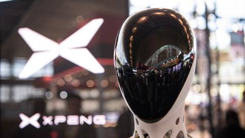 Çinli otomobil üreticileri Tesla'nın izinden insansı robotlara yöneliyor