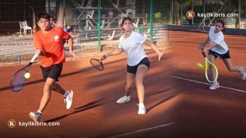 Dünya Oto Cup'ta 12 ve 16 yaş kategorilerinde yarı finaller oynandı