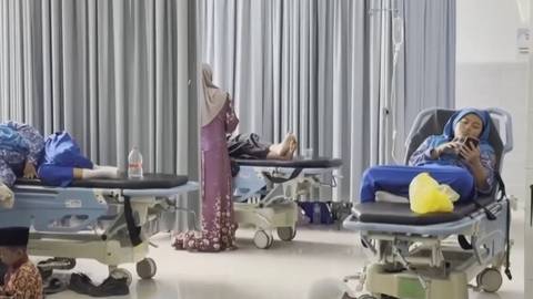 Endonezya'da okullarda dağıtılan yemekten yaklaşık 2 bin kişi zehirlendi