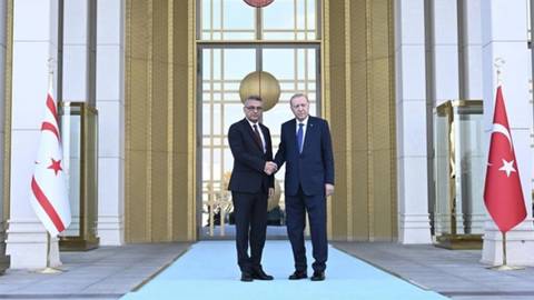 Erdoğan, Girne açıklarındaki gemi kazası sonrası Erhürman ve Üstel ile görüştü