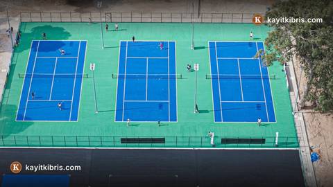 Gazimağusa'daki tenis kompleksinin ilk etabında altı kort tamamlandı