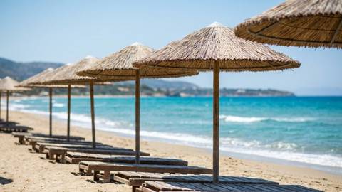 Girit'te sivrisinek ısırıklarına uğrayan İngiliz turist para iadesi istedi