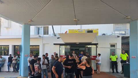 Girne açıklarında alabora olan gemiden kurtarılan 20'den fazla kişi hastanede
