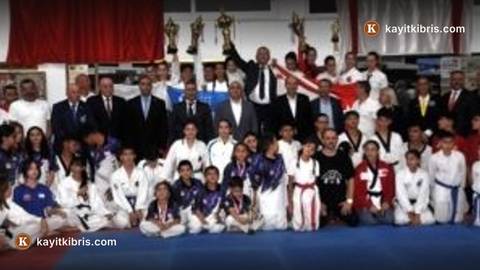 Girne'de üç uluslararası taekwondo şampiyonasında dereceye girenler ödüllendirildi
