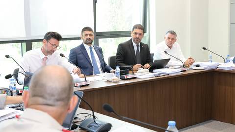 İdari Komite iki yasa önerisi ve bir yasa tasarısını Genel Kurul'a sevk etti