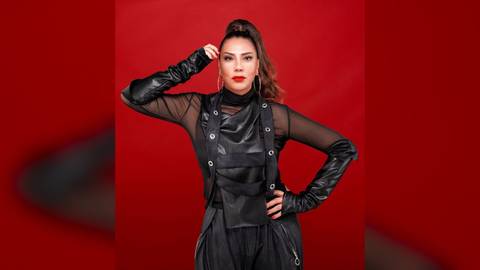 Işın Karaca, Gördes'teki konserine ailesiyle katıldı