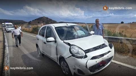 İskele-Karpaz Anayolu'nda kapalı yola giren araç kaza yaptı: 3 yaralı