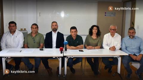Kıbrıslı Türk ve Rum öğretmen sendikaları ara bölgede ortak açıklama yaptı