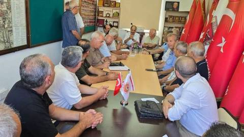 Kudret Özersay, Mücahit Komutanları Derneği'ni ziyaret etti