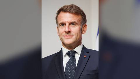 Macron: Sosyal medyada her şeye bakma uğruna hiçbir şey görmeme riski var