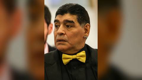Maradona'nın "Tanrı'nın Eli" golünü attığı top 3,3 milyon dolara satıldı