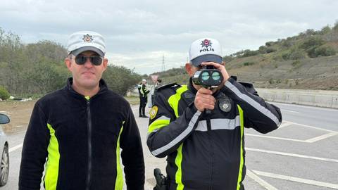 Trafik denetimlerinde 325 sürücü rapor edildi, bir sürücü tutuklandı
