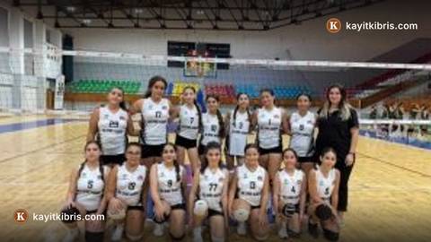 Voleybol U13 Kızlar Ligi'nde YDÜ, LVA'ya 3-2 yenildi