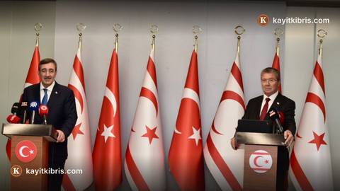 Yılmaz ve Üstel, Ercan Havalimanı'nda basın toplantısı düzenledi